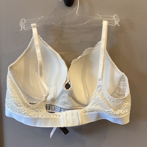 Victoria’s Secret - Picture 2 of 4